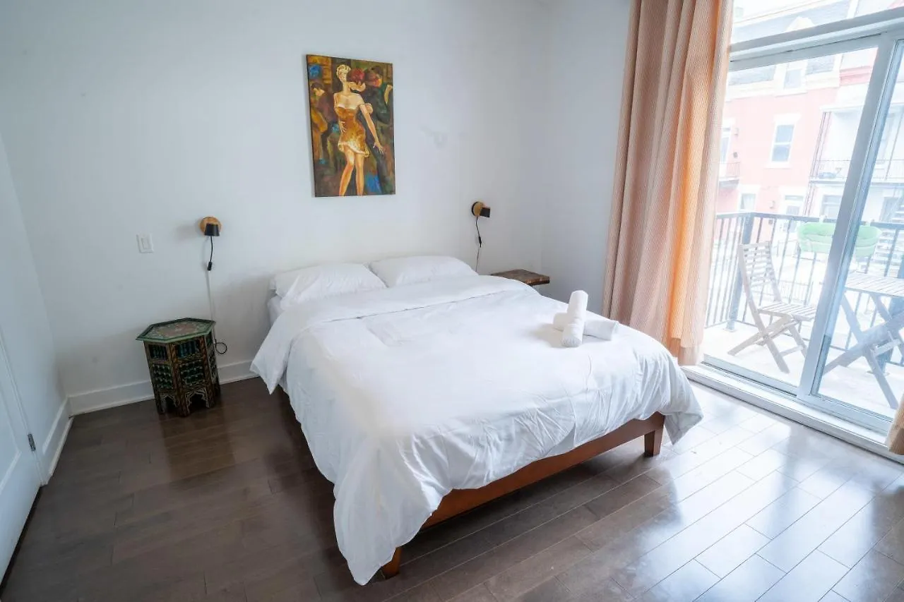 Breathtaking 3 Beds Apt A 2-Mins Walk From Metro! Apartment Montreal