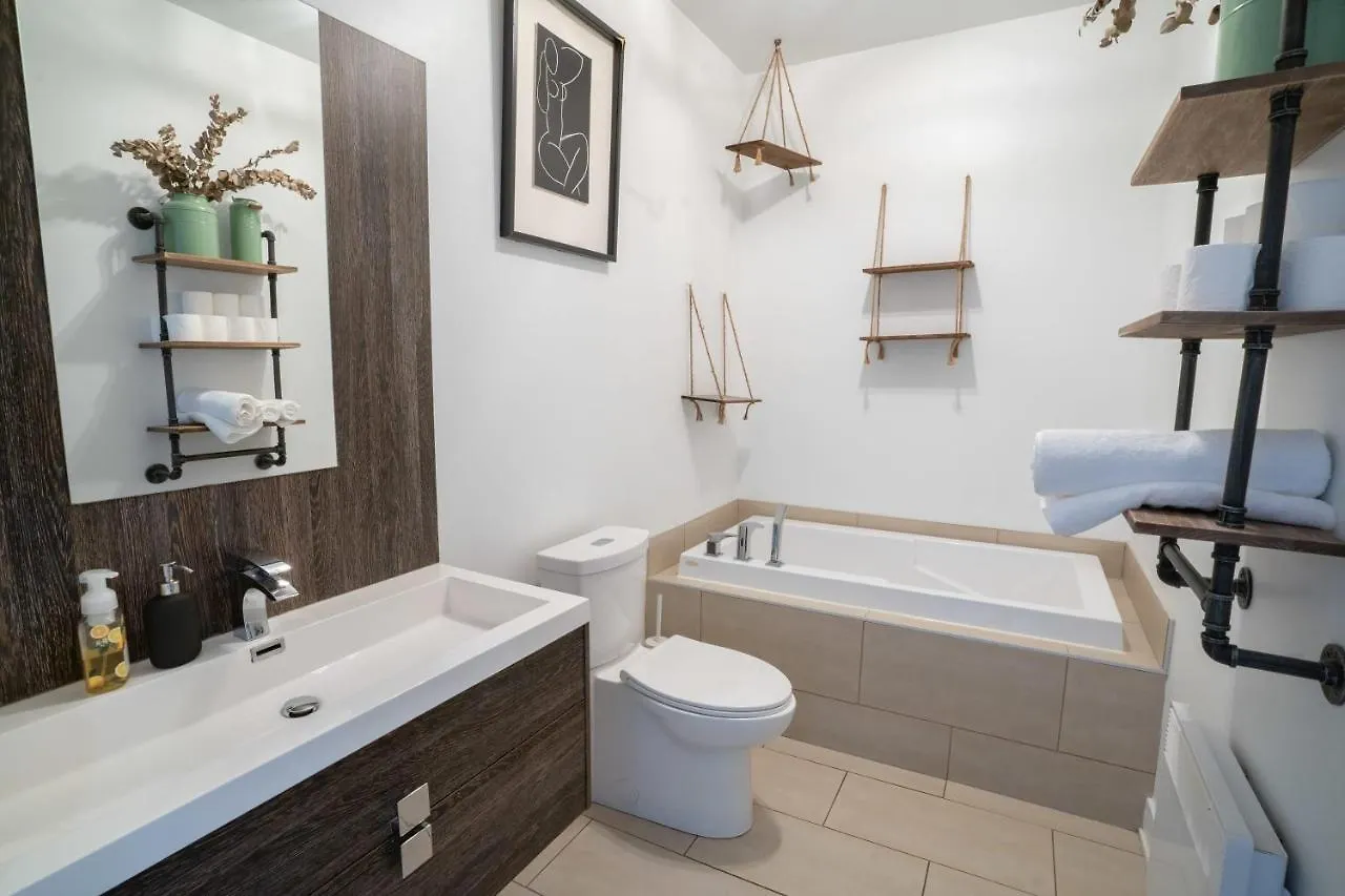 Breathtaking 3 Beds Apt A 2-Mins Walk From Metro! Apartment Montreal