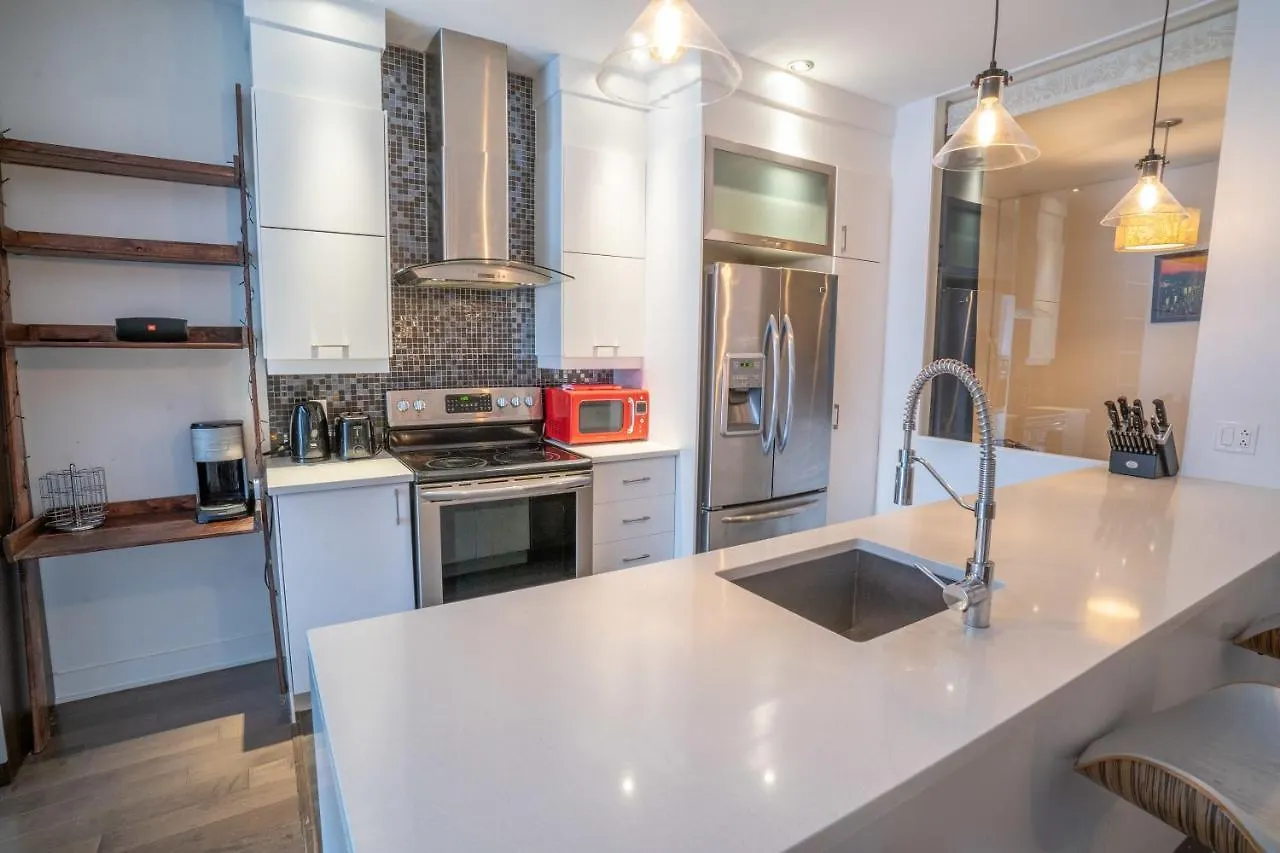Breathtaking 3 Beds Apt A 2-Mins Walk From Metro! Apartment Montreal