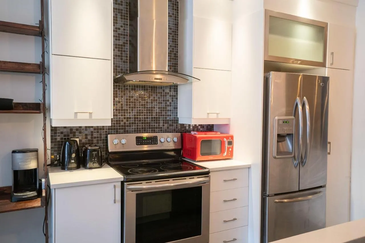Breathtaking 3 Beds Apt A 2-Mins Walk From Metro! Apartment Montreal