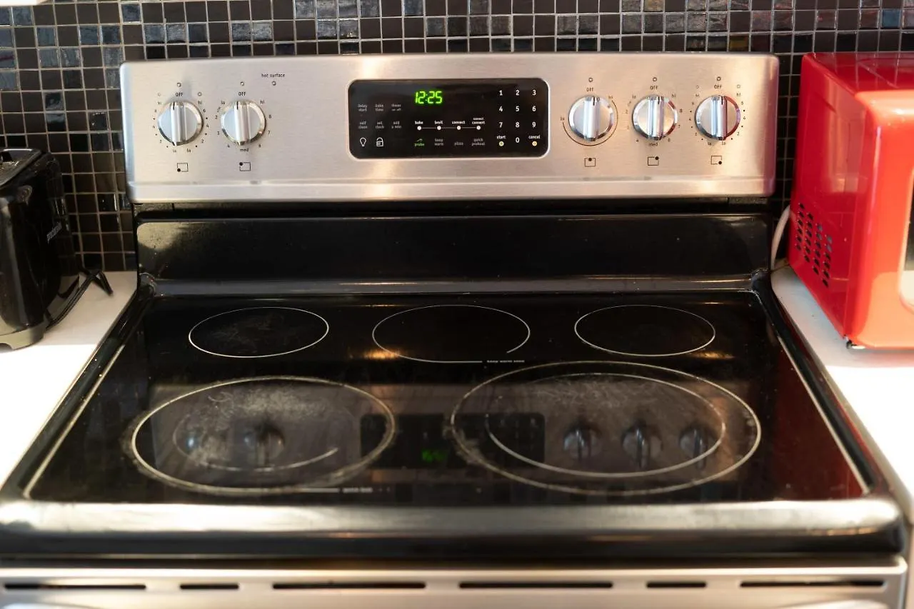 Breathtaking 3 Beds Apt A 2-Mins Walk From Metro! Apartment Montreal